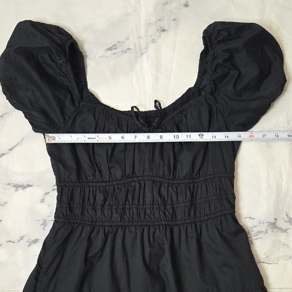 Hollister Black Puff Sleeve Smocked Dress - Picture 4 of 7